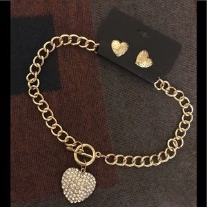 Women’s chain w| sparkled heart & heart earrings.